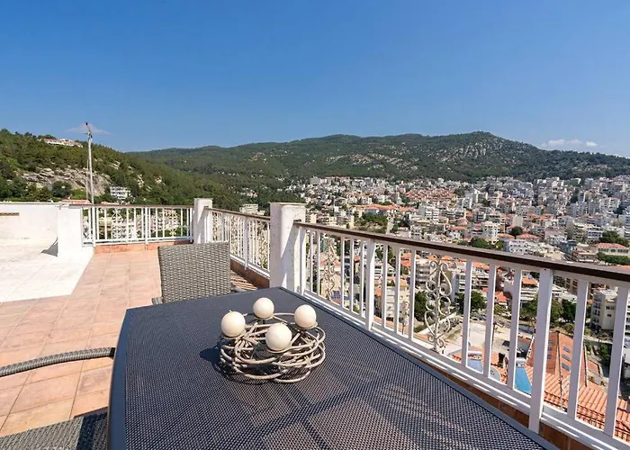 Finas Penthouse,Private Terrace,Great View,Mins From Sea