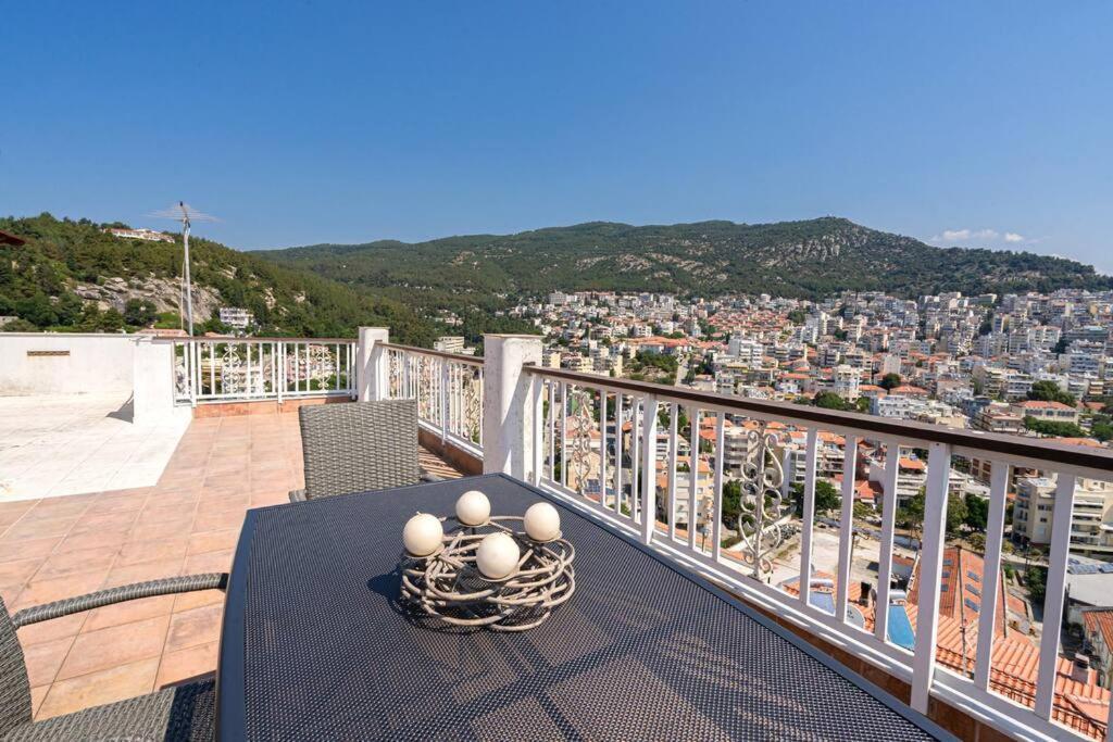 Finas Penthouse,private Terrace,great View,mins From Sea Apartment Kavala